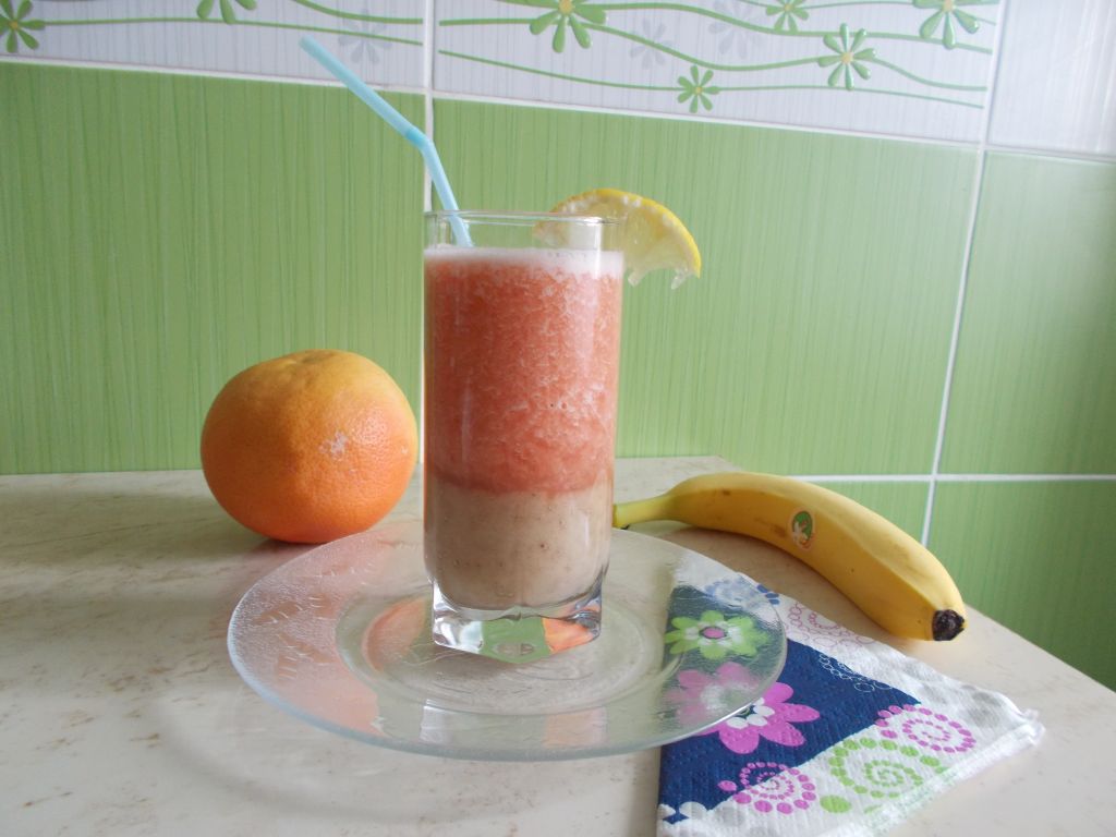 Smoothie de banana si grapefruit