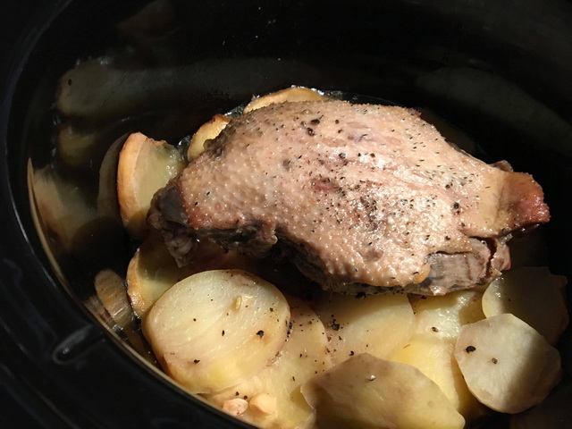 Piept de rata cu cartofi la slow cooker Crock-Pot