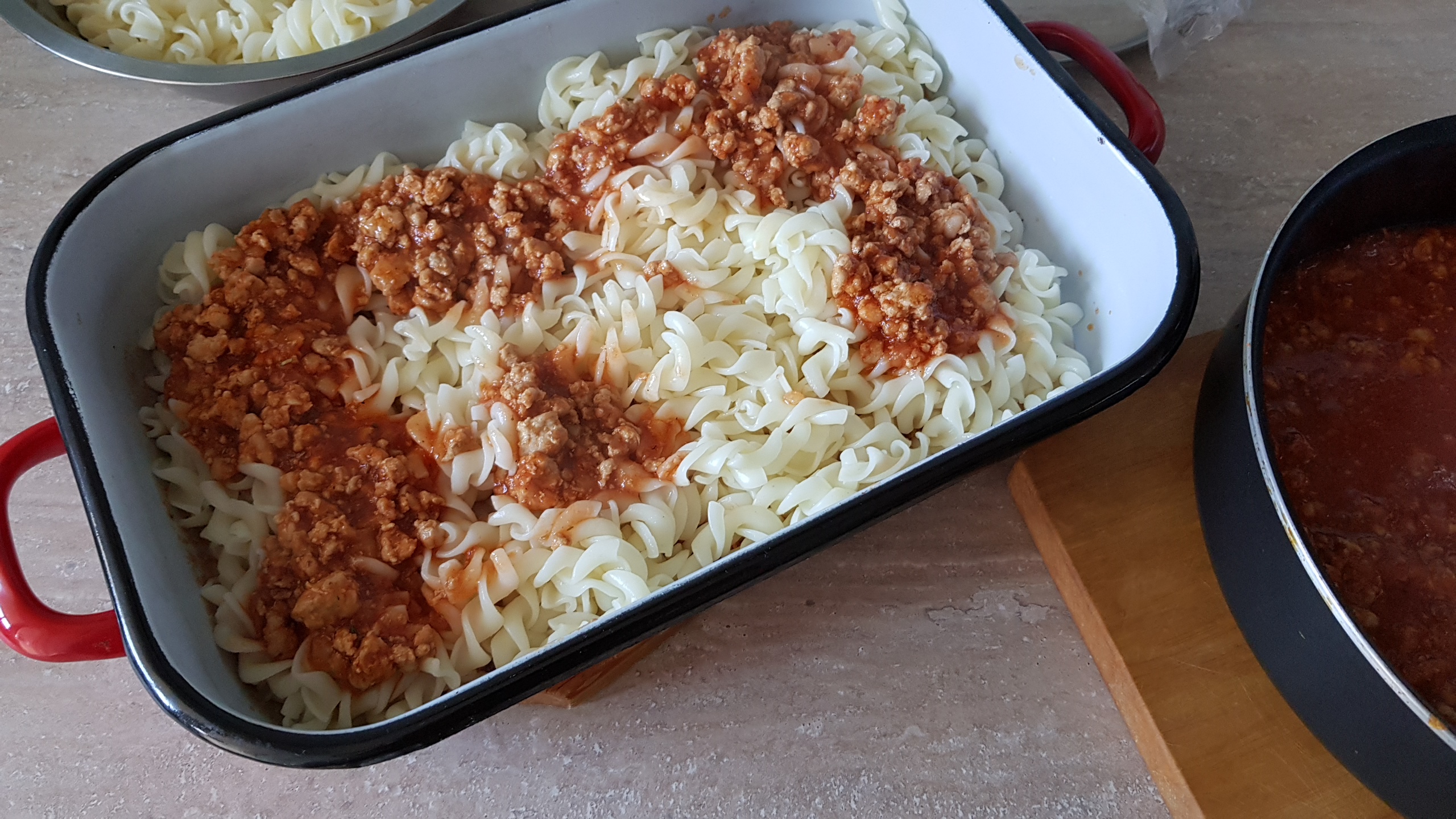 Paste cu carne tocata de porc, la cuptor