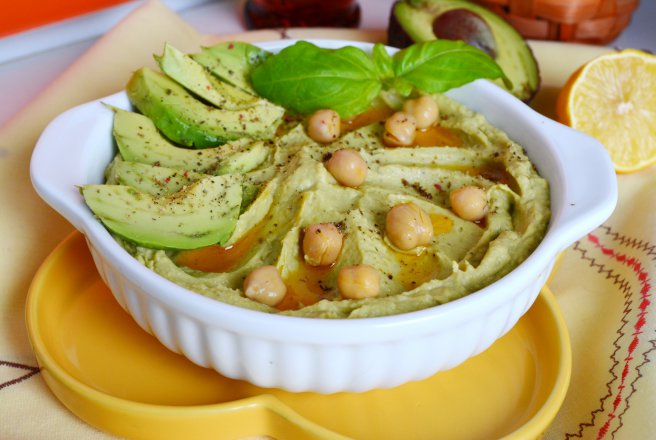 Humus cu avocado