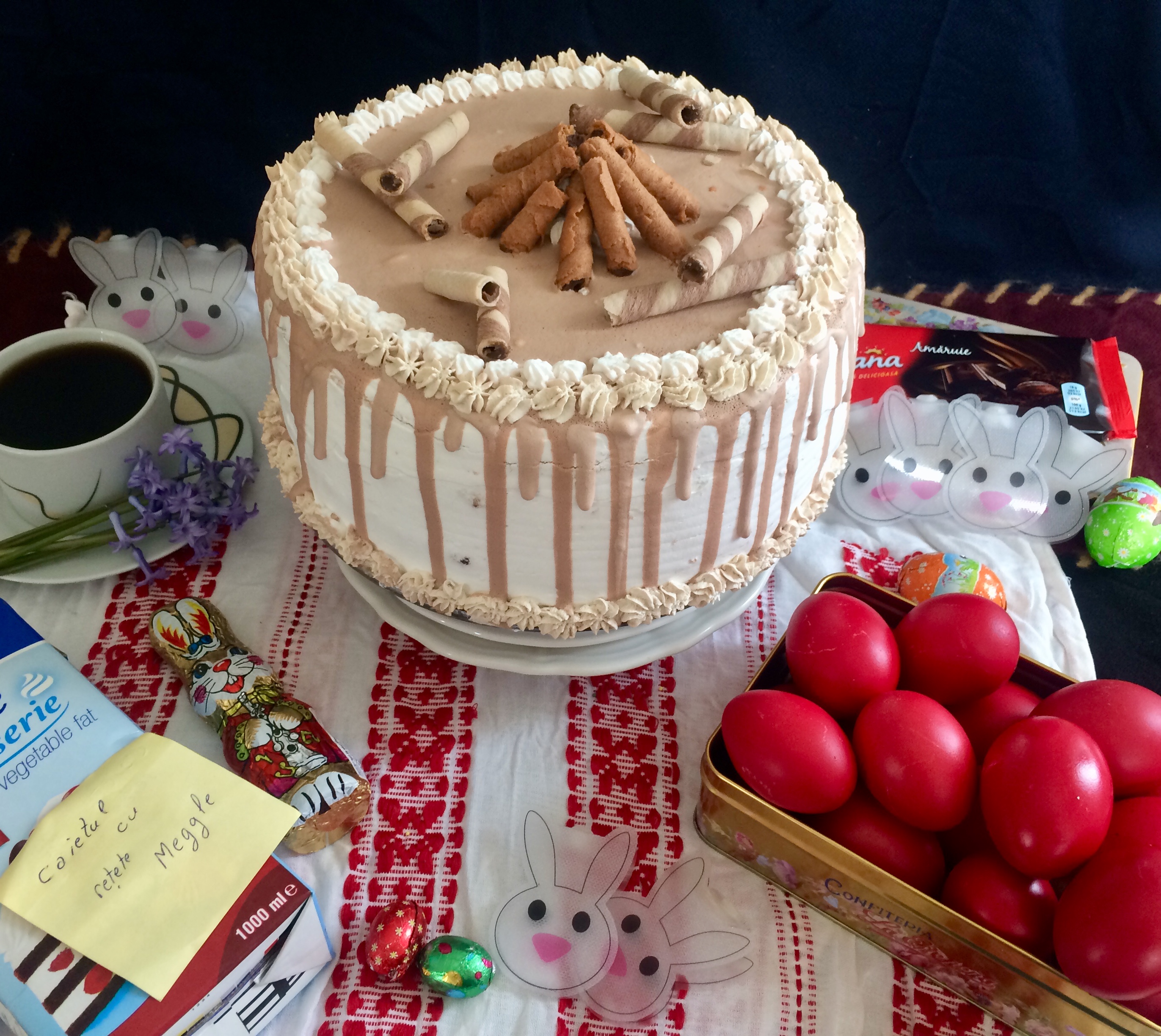 Desert tort cu mousse de cafea si napolitane