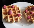 Desert waffle cu zmeura si cocos (fara faina)-3