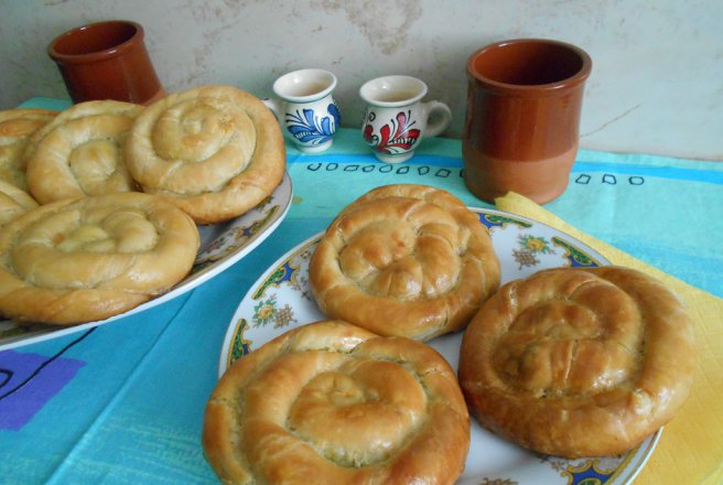 Placinte foioase cu urda si marar