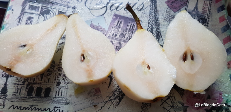 Pere la cuptor umplute cu branza Roquefort si nuci