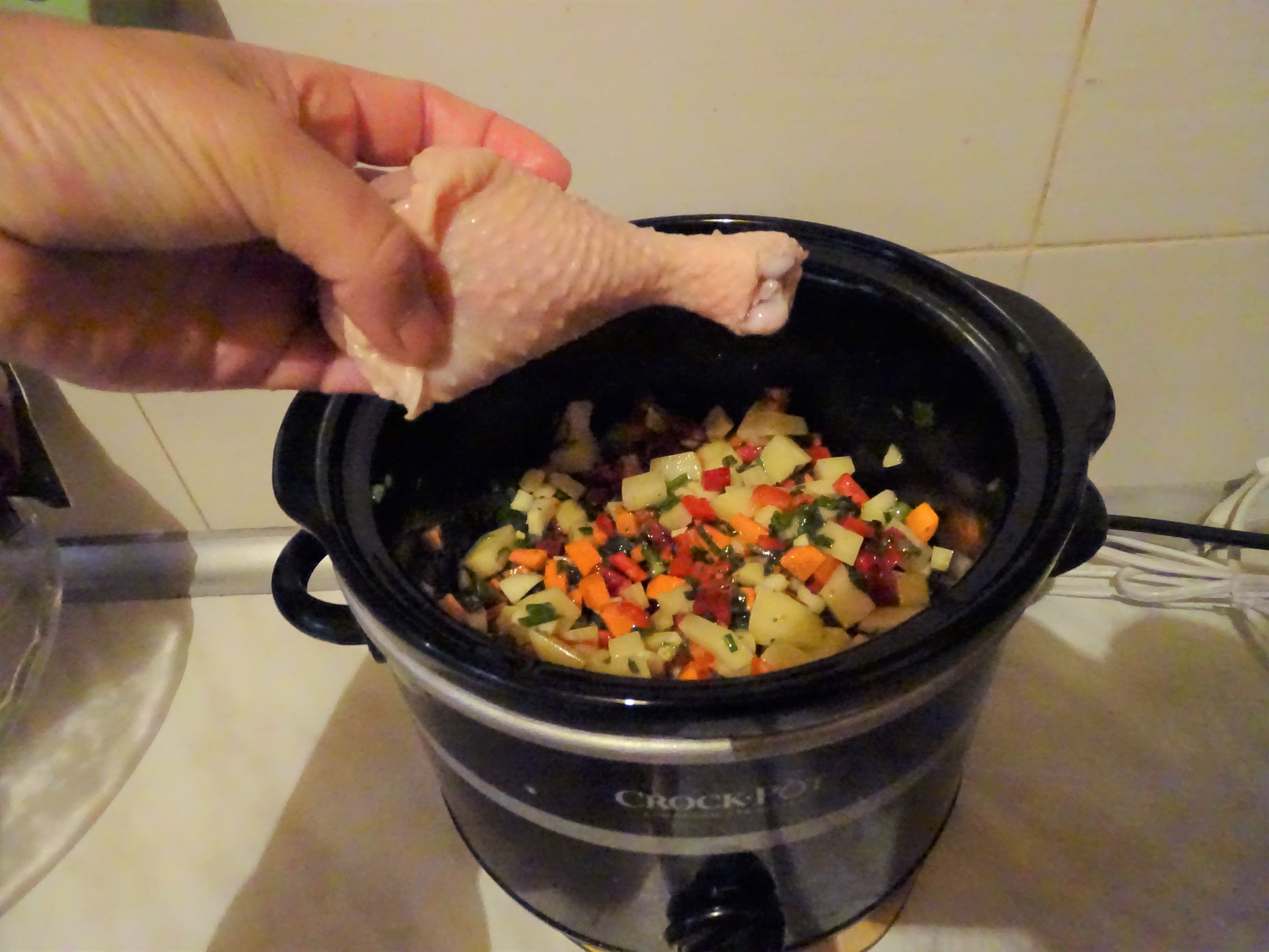 Pulpe de pui cu legume la slow cooker Crock-Pot