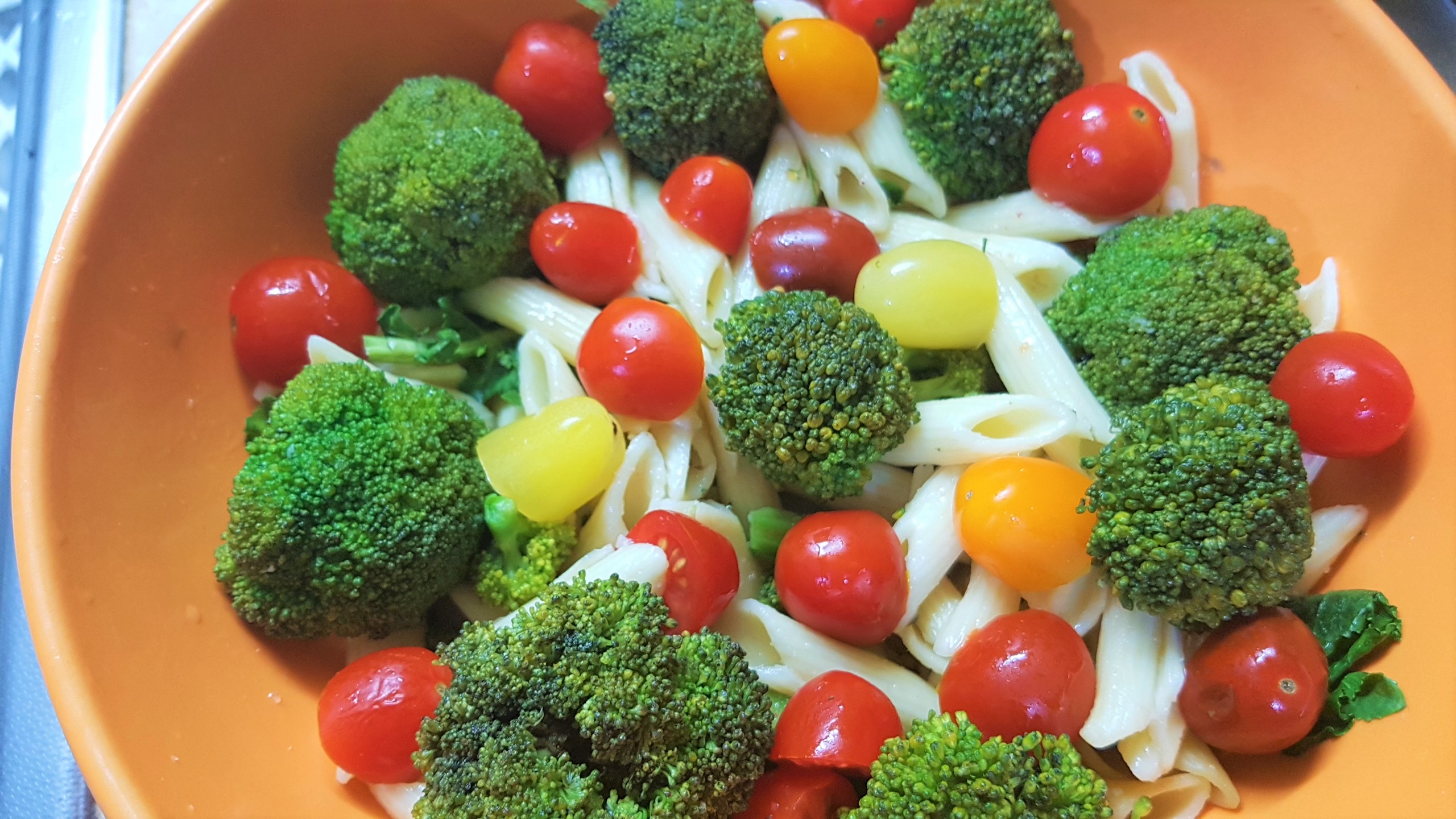 Penne rigati cu broccolini si sprot afumat