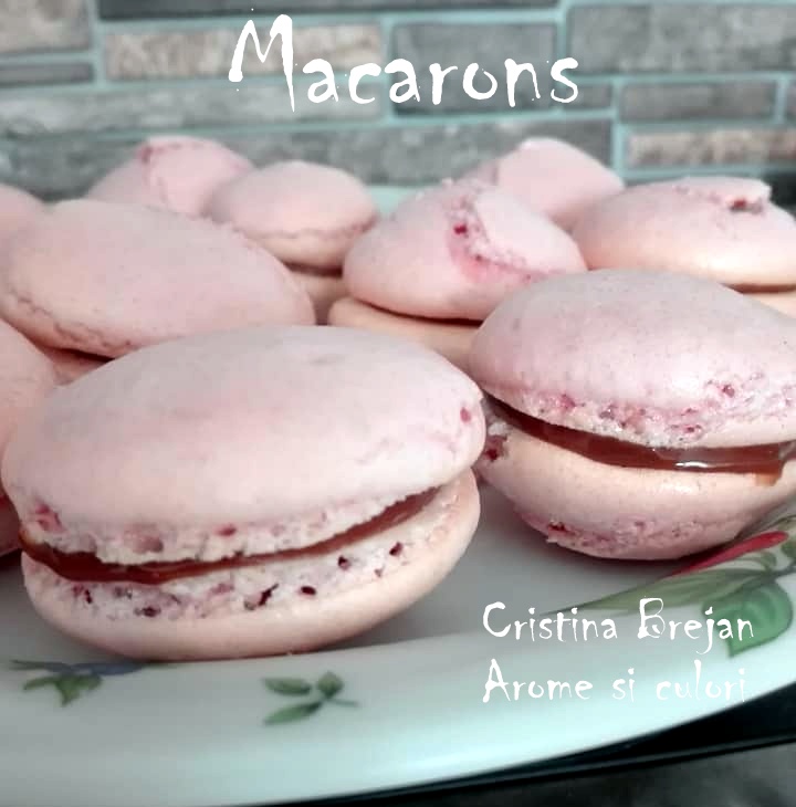 Desert macarons in cuptor pe gaz