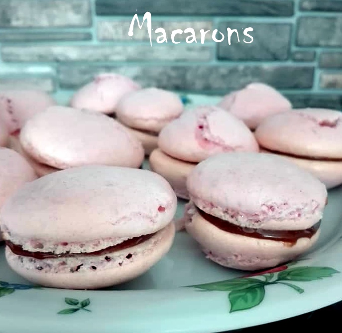 Desert macarons in cuptor pe gaz