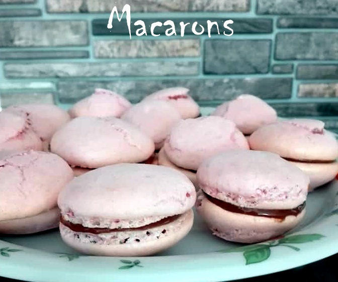 Desert macarons in cuptor pe gaz