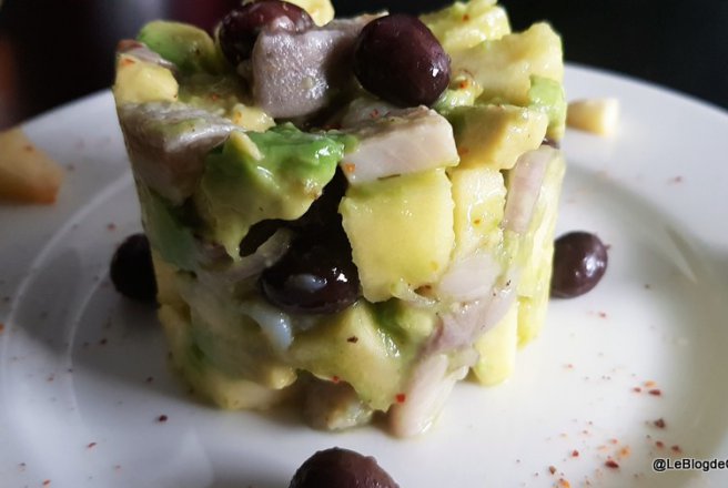 Salata de avocado, mar si hering marinat