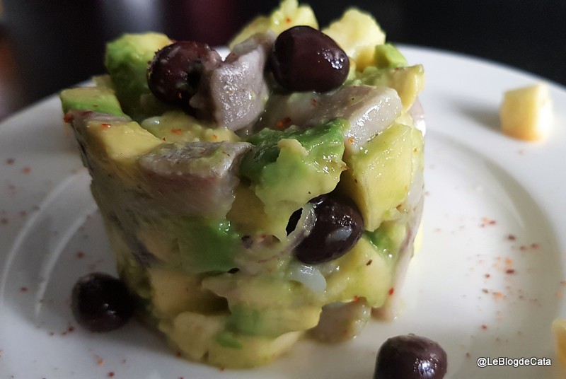 Salata de avocado, mar si hering marinat