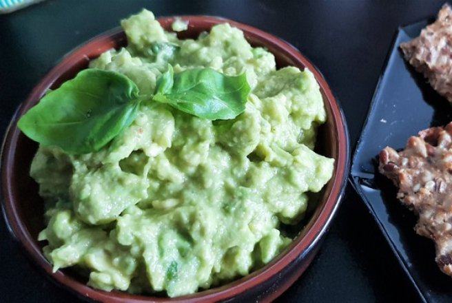 Guacamole rapid si parfumat