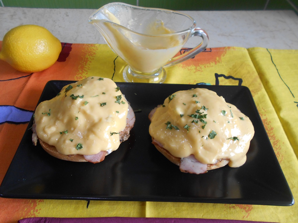 Aperitiv oua Benedict