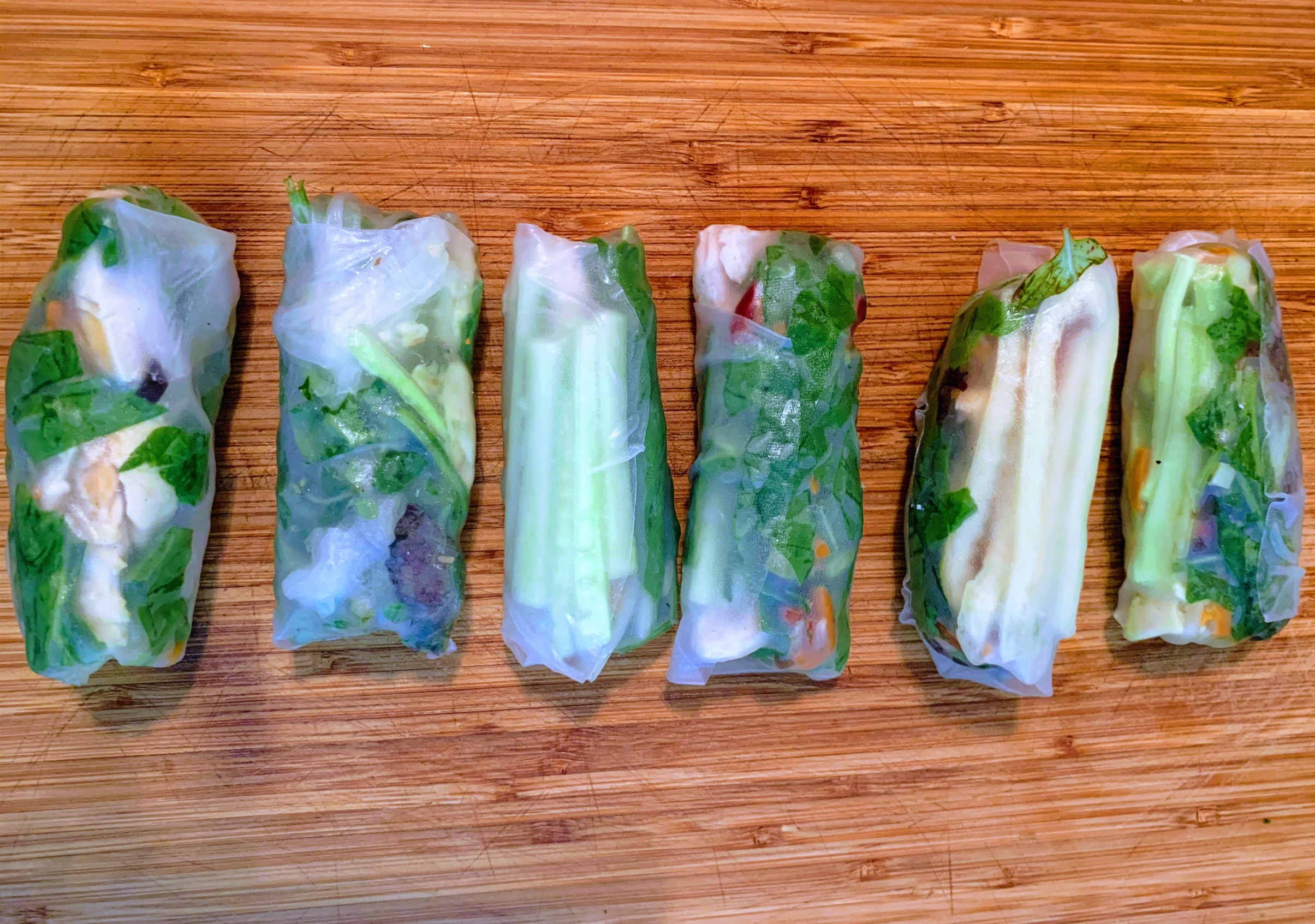 Aperitiv spring rolls cu pui