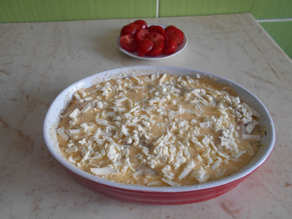 Aperitiv budinca sarata, cu ardei copti, telemea si rosii cherry