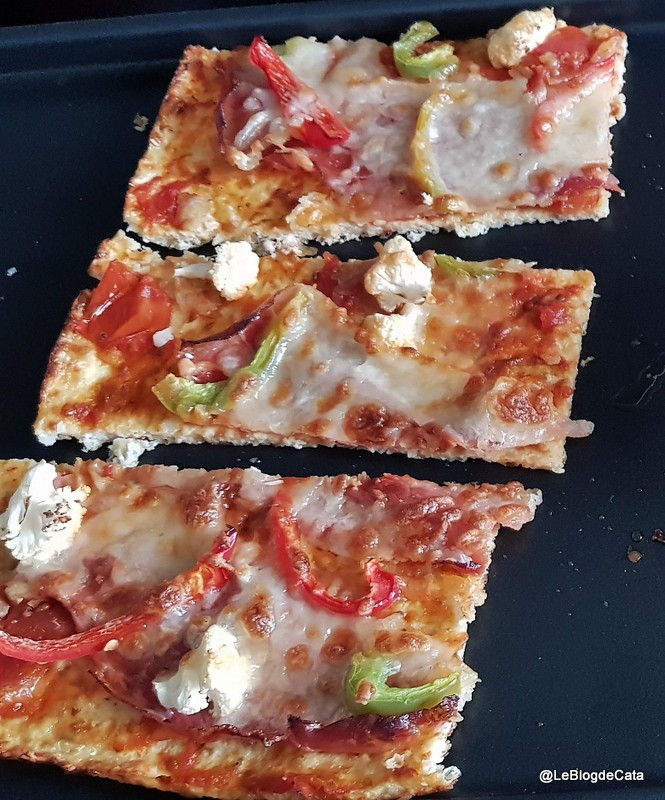 Blat de pizza din conopida si mozzarella (fara gluten, low carb)