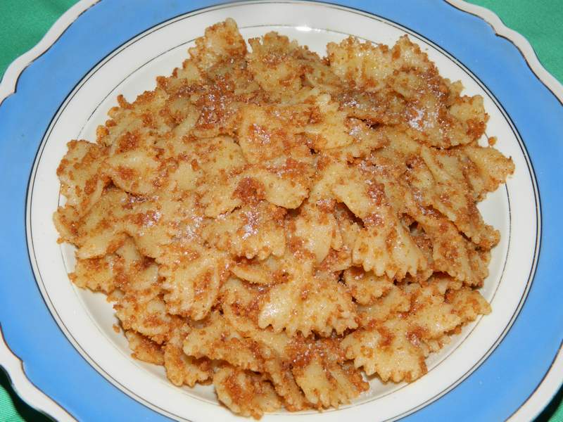 Farfalle cu biscuiti