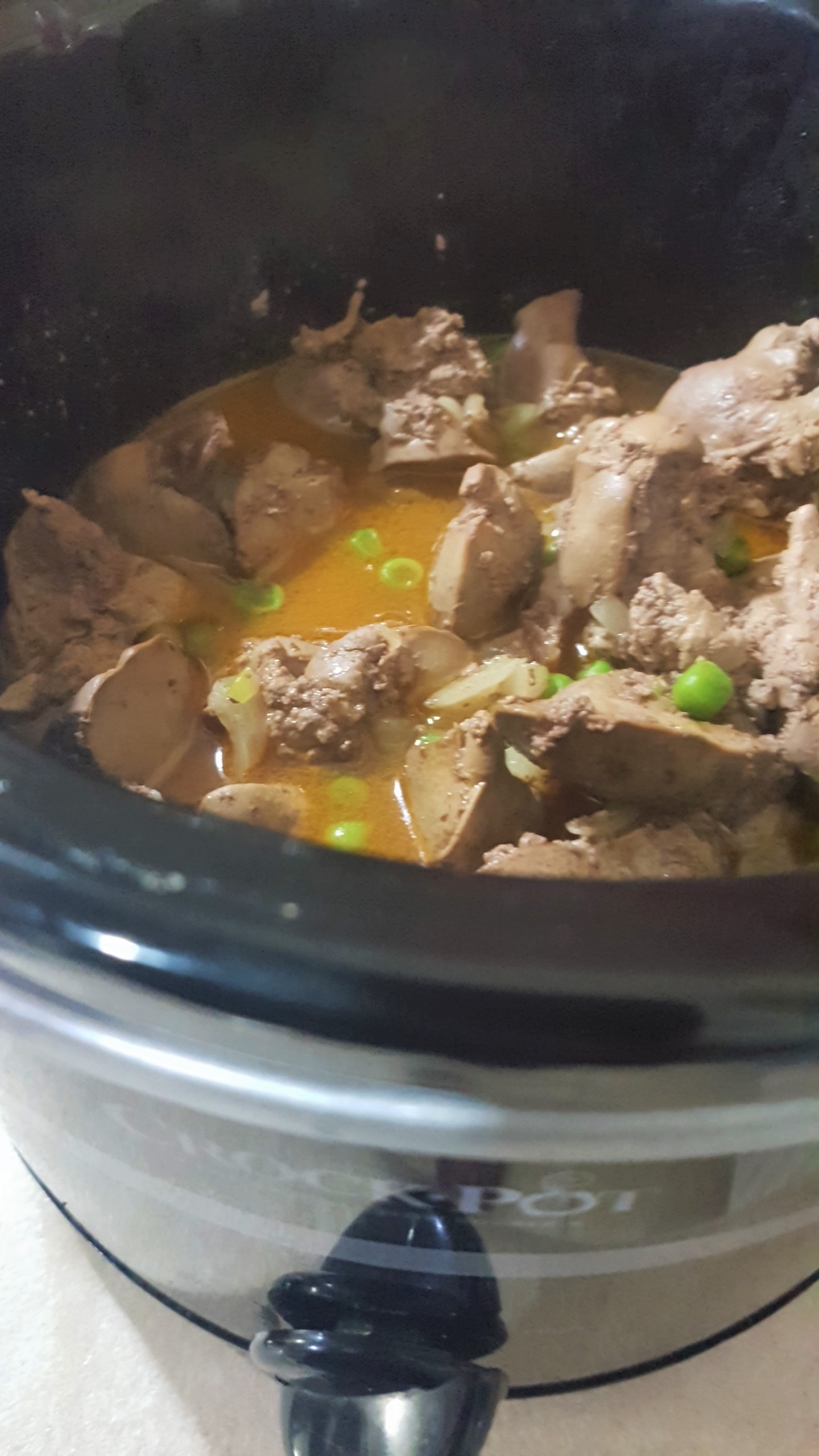 Ficatei de pui cu rigatoni si mazare la slow cooker Crock Pot