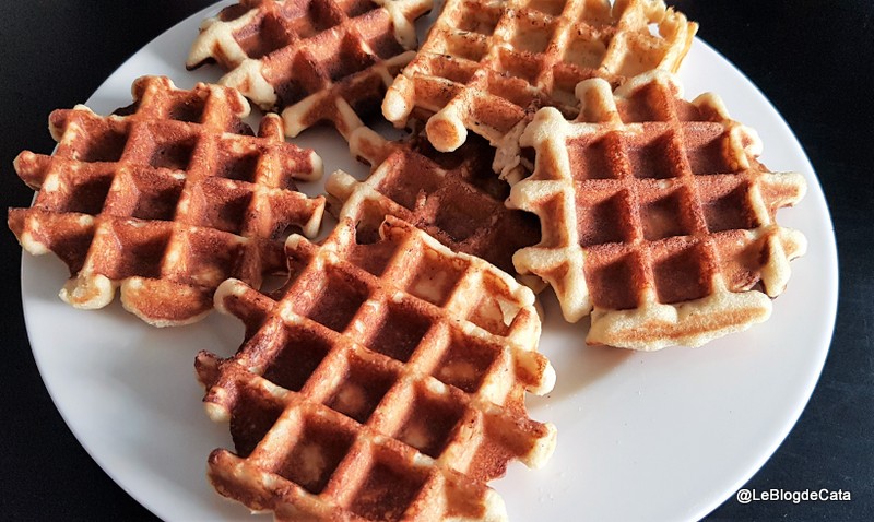 Desert waffle cu faina de migdale si cocos