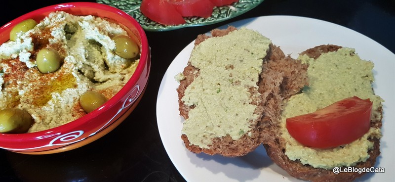 Humus cu lupin si avocado