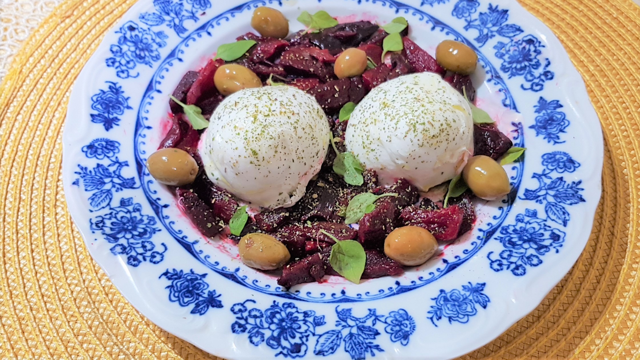 Salata de sfecla rosie cu burrata - reteta nr.200 la salate