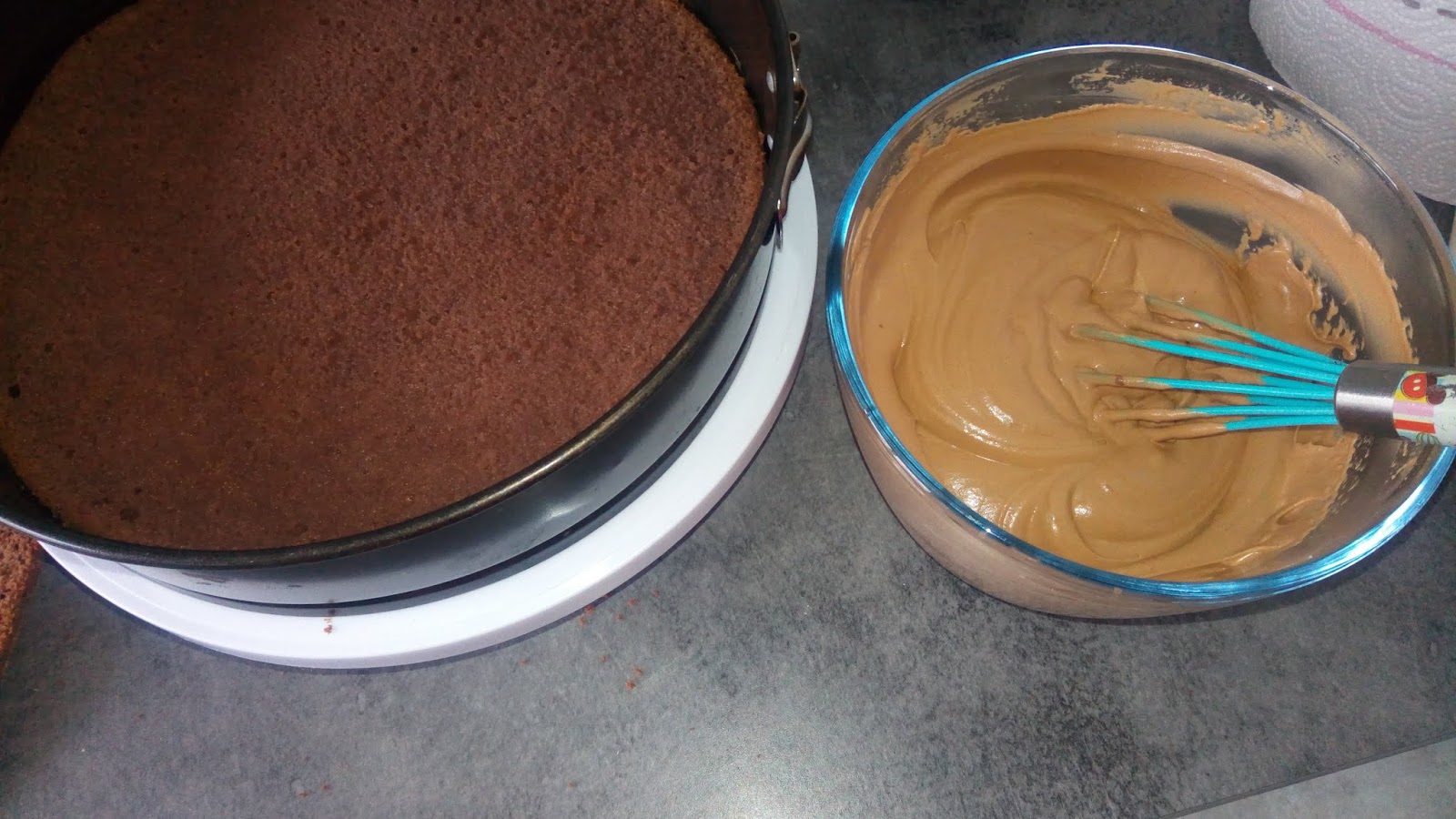 Desert tort cu mousse si jeleu de zmeura