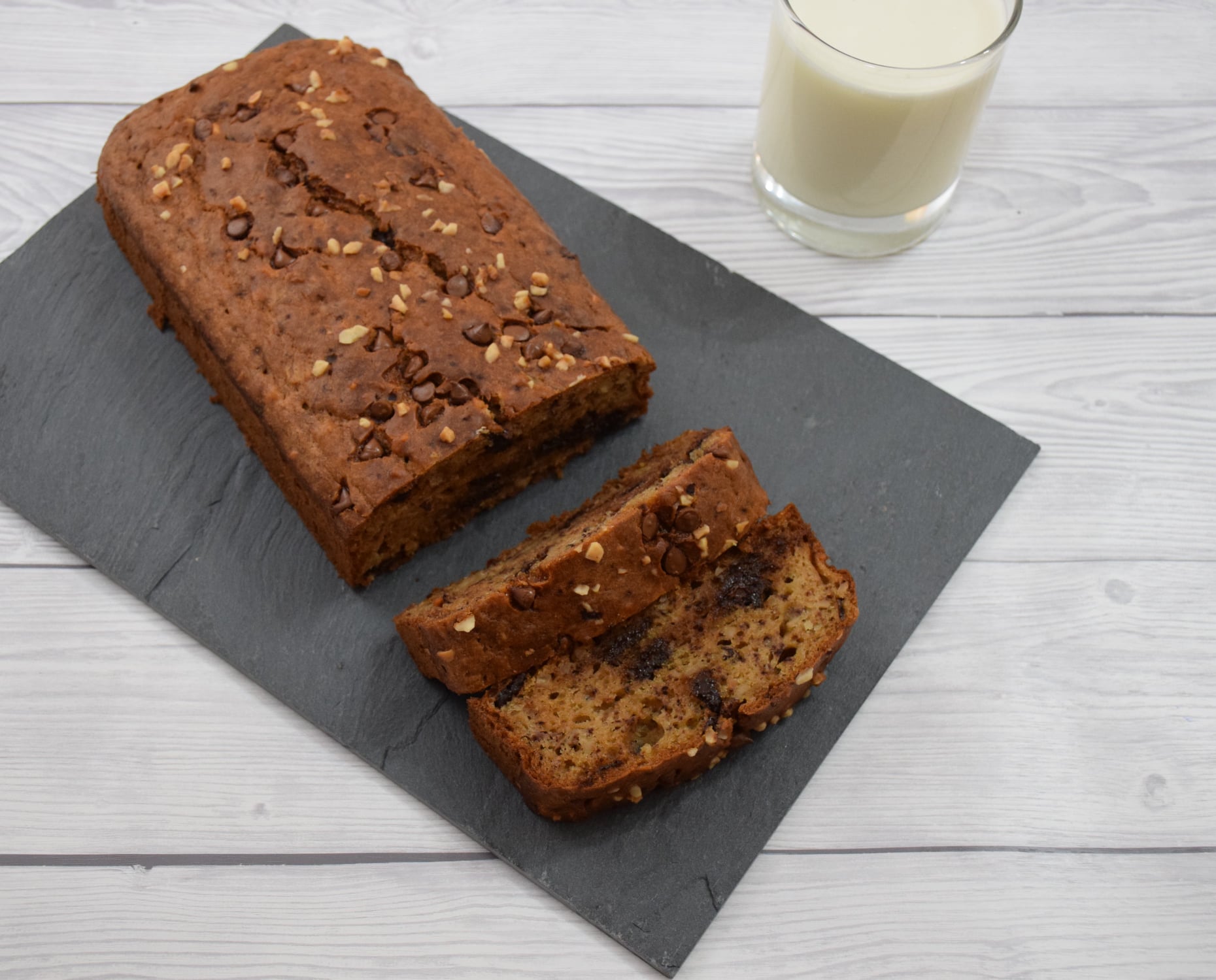 Desert banana bread cu alune si ciocolata