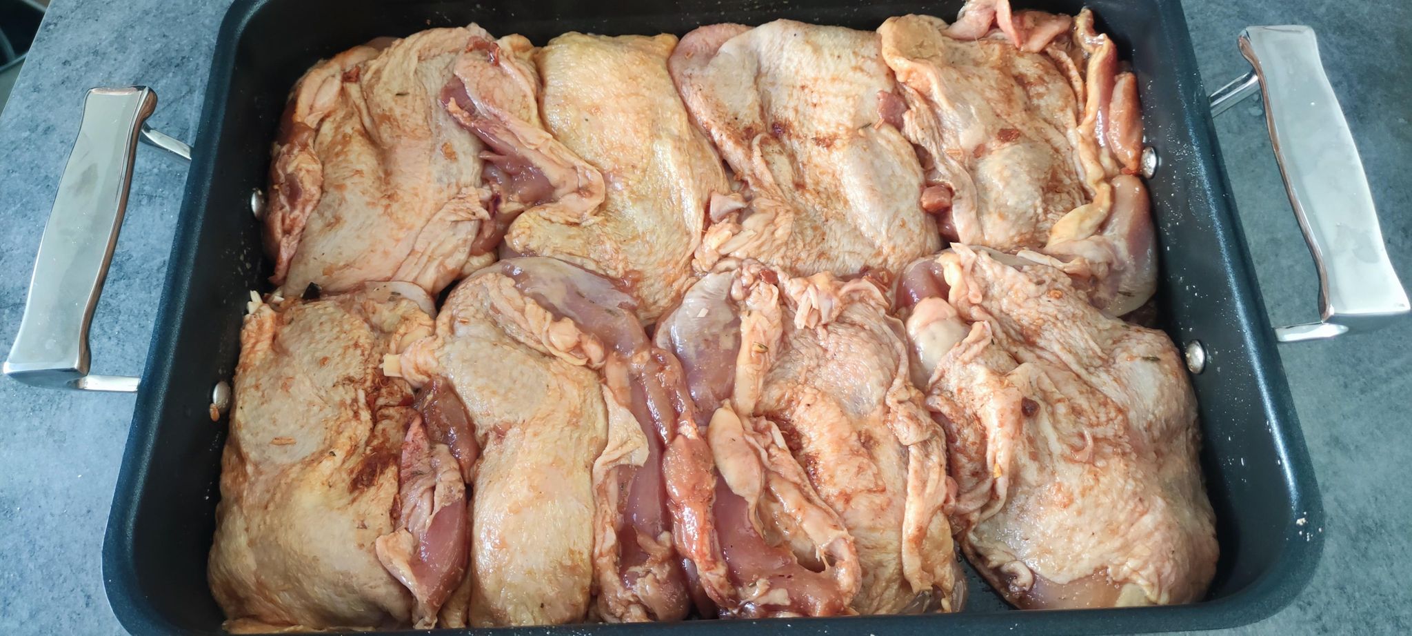 Pulpe de pui dezosate si marinate in bere, gatite la cuptor