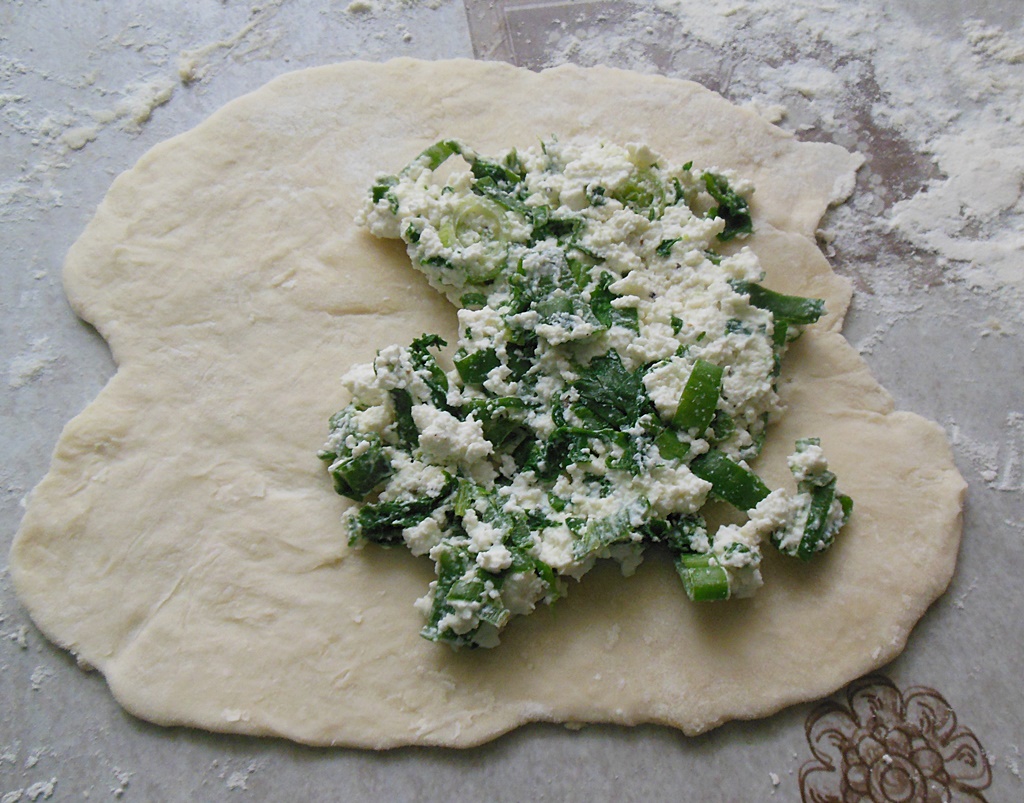 Aperitiv placinte cu spanac si ceapa verde