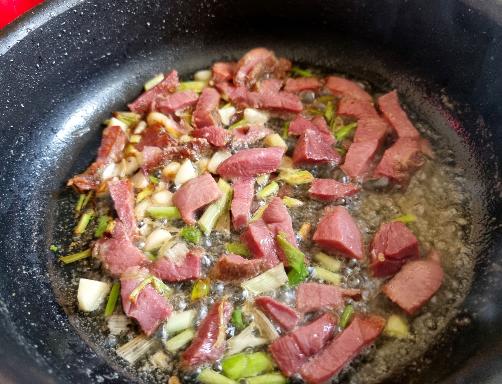 Tagliatele cu carne, ciuperci de Paris si broccoli