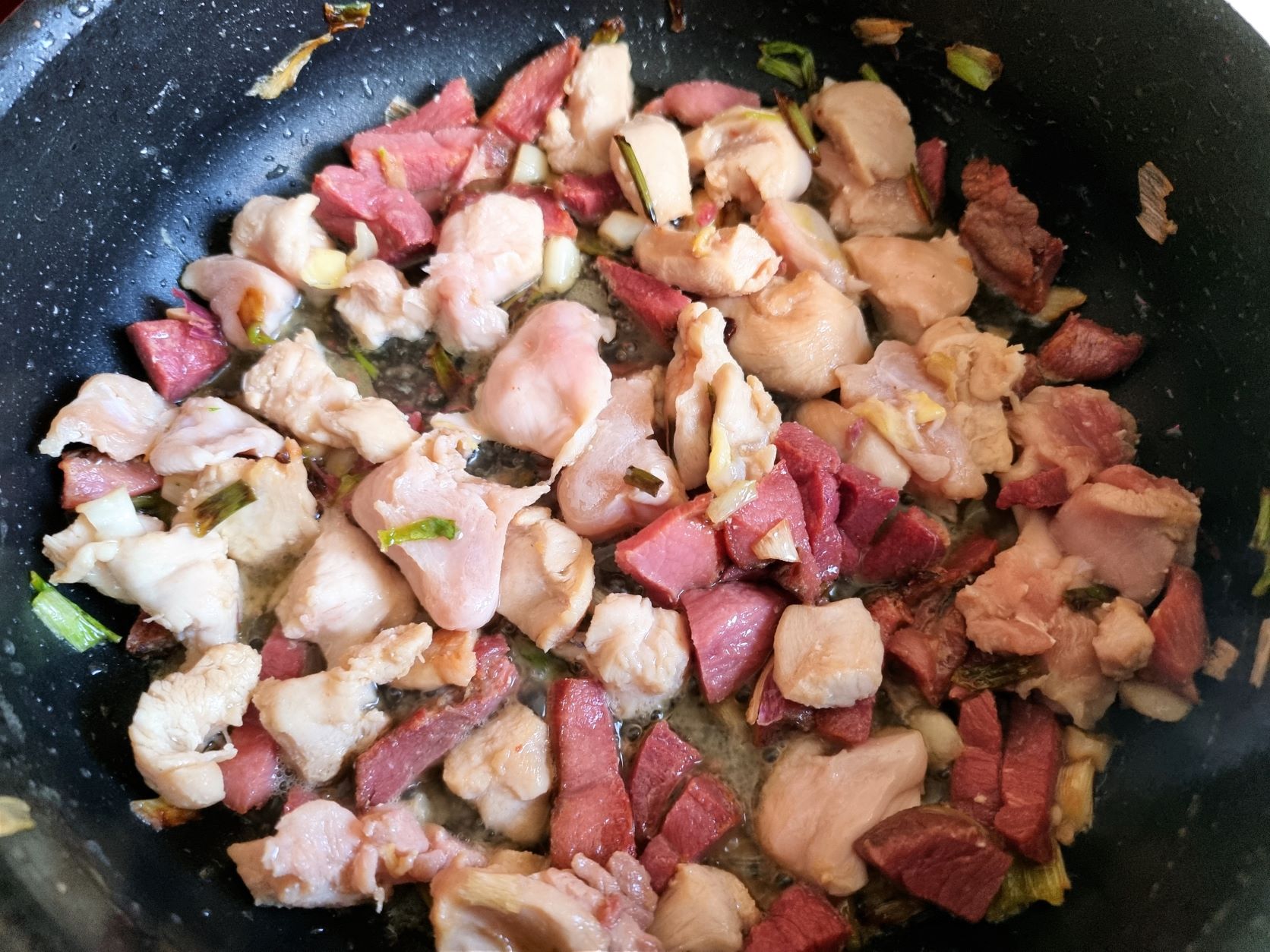 Tagliatele cu carne, ciuperci de Paris si broccoli