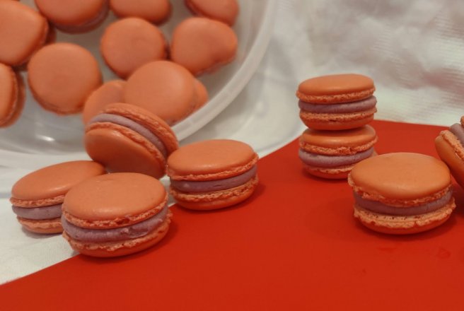 Desert macarons cu ganache de zmeura