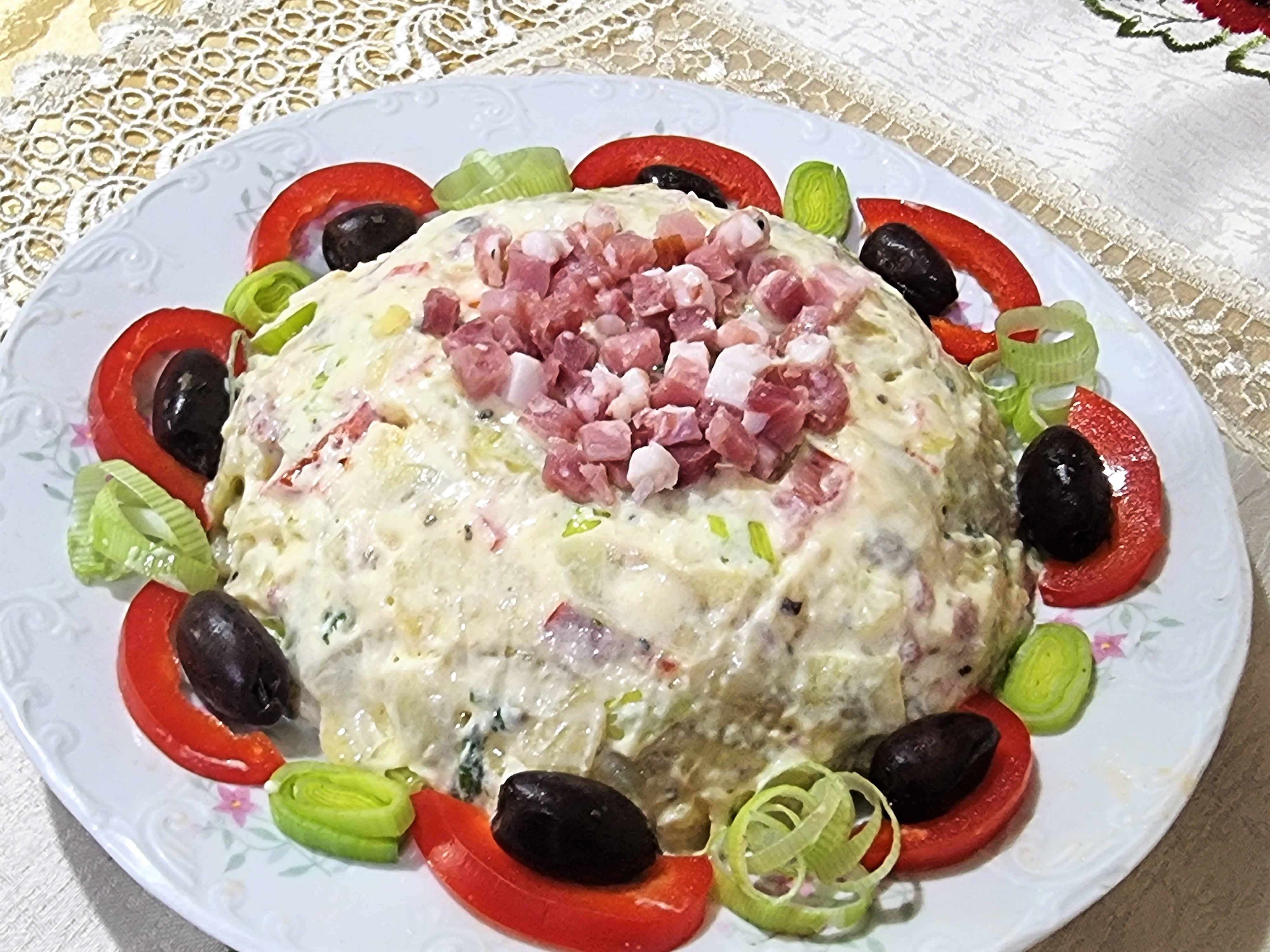 Salata de fasole verde cu bacon, cartofi si iaurt