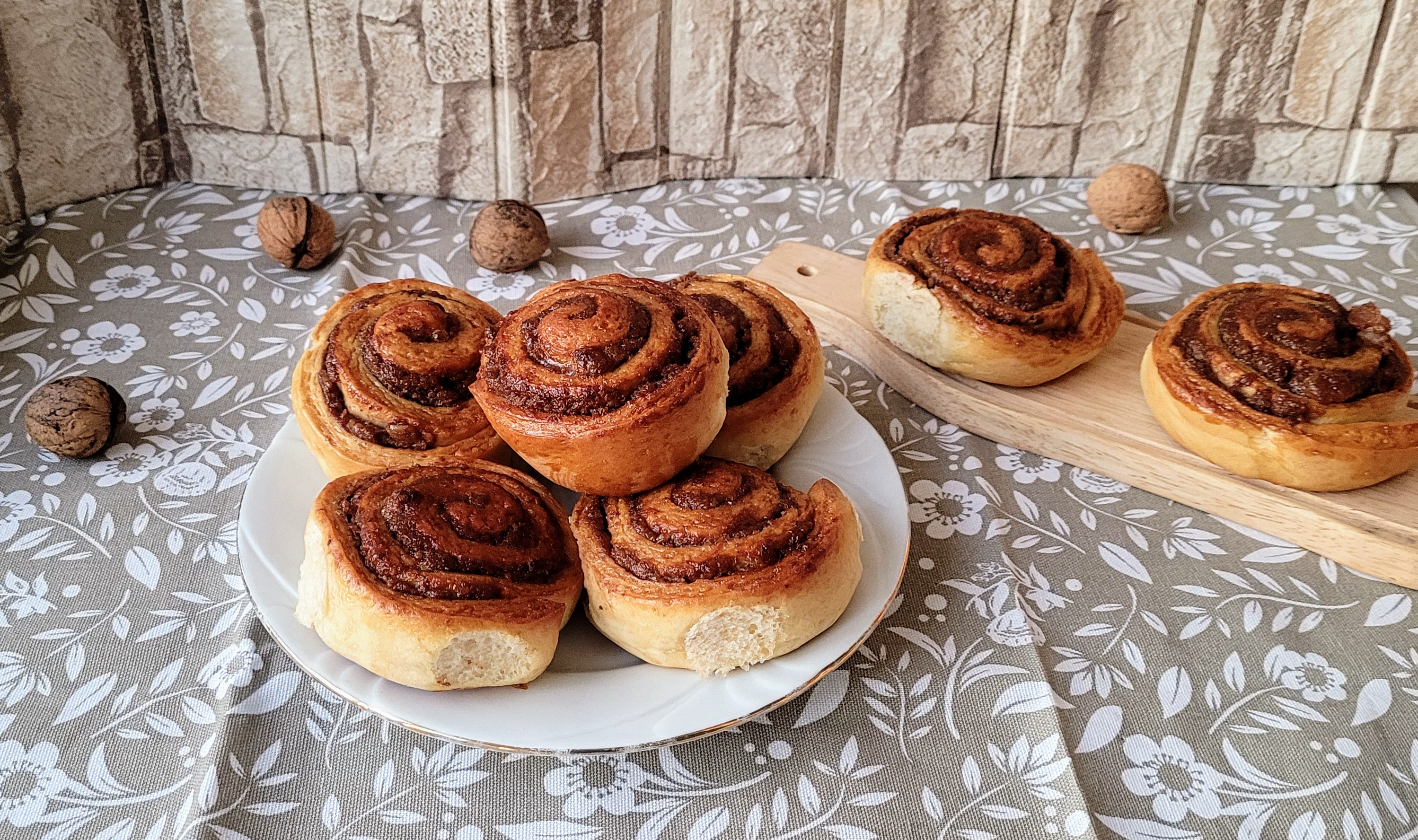 Desert melci cu nuca din aluat de cozonac