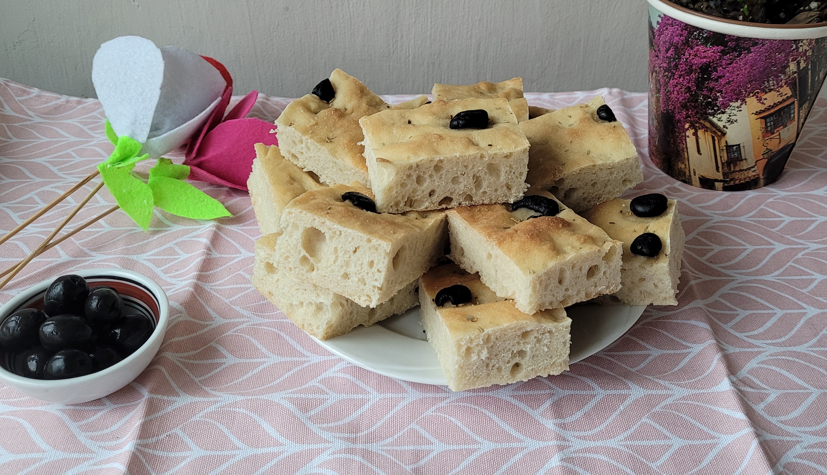 Focaccia cu masline negre