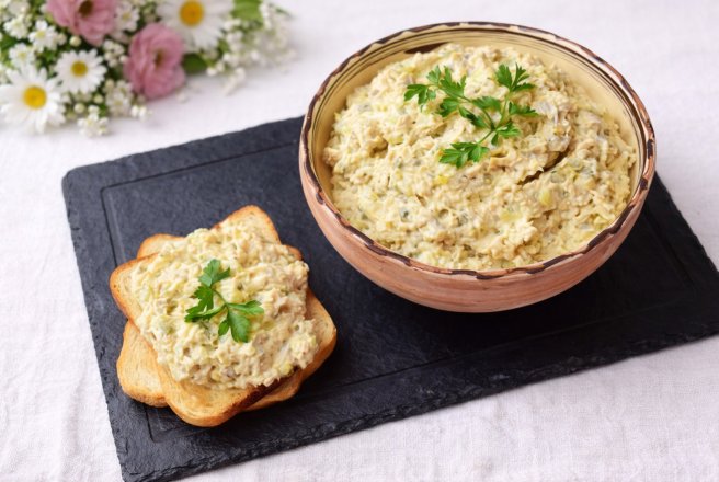 Salata de ciuperci cu piept de pui si maioneza, un aperitiv spornic si gustos