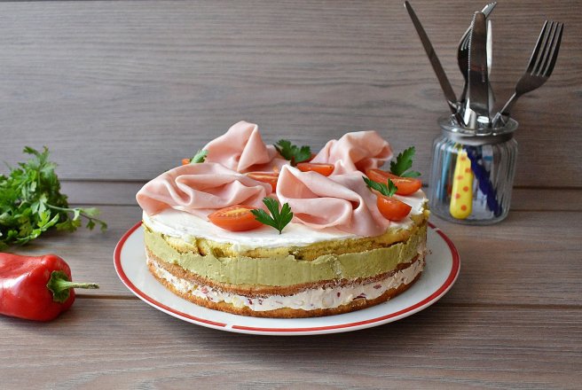 Tort sarat cu mazare si crema de branza, un aperitiv festiv si gustos