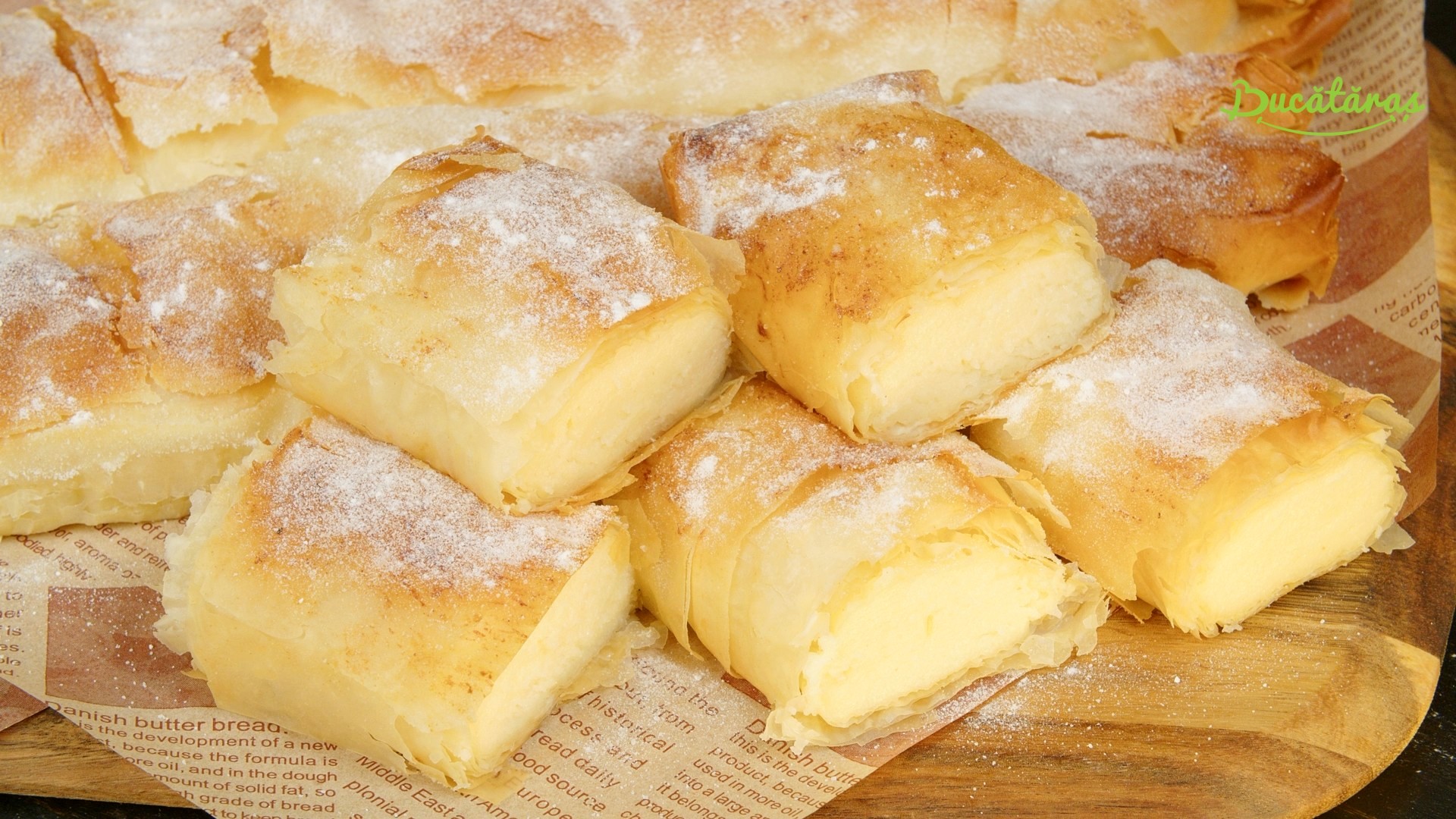 Bougatsa - Delicioasa plăcintă grecească cu cremă de griș