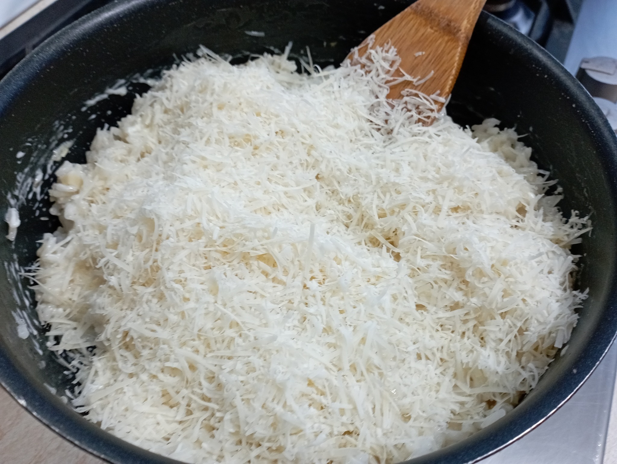 Somon cu orez cremos, cu parmezan - Reteta usoara si gustoasa