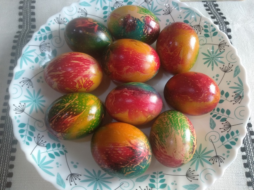 Ouă vopsite curcubeu - Reteta simpla si rapida