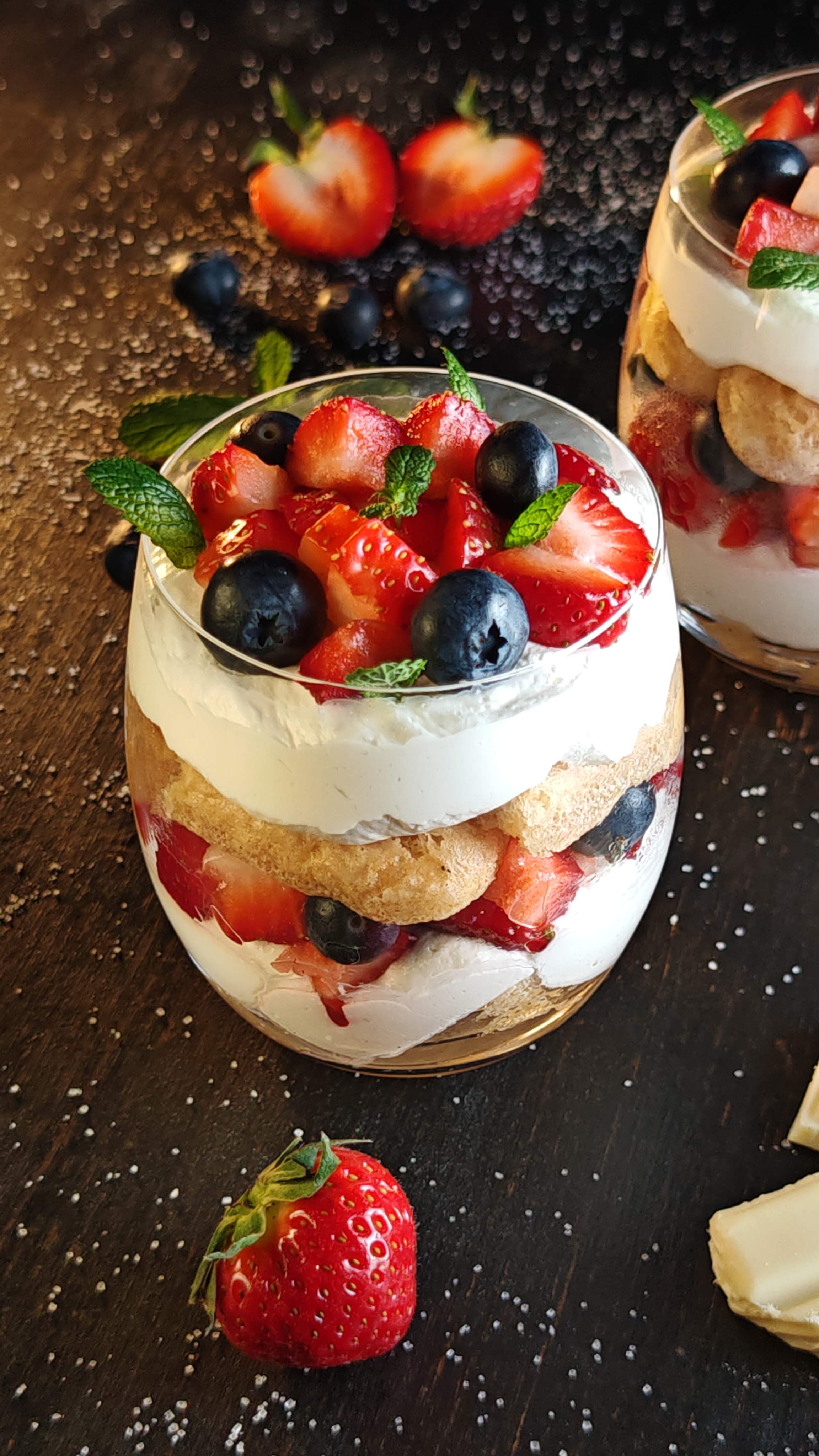 Desert la pahar cu cremă mascarpone și fructe - Ușor, rapid și delicios