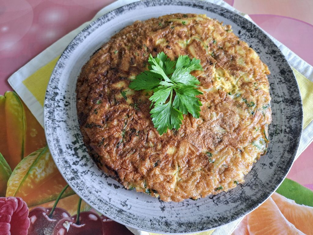 Tortilla cu cartofi si ceapa, la tigaie - omleta spaniola simpla si gustoasa