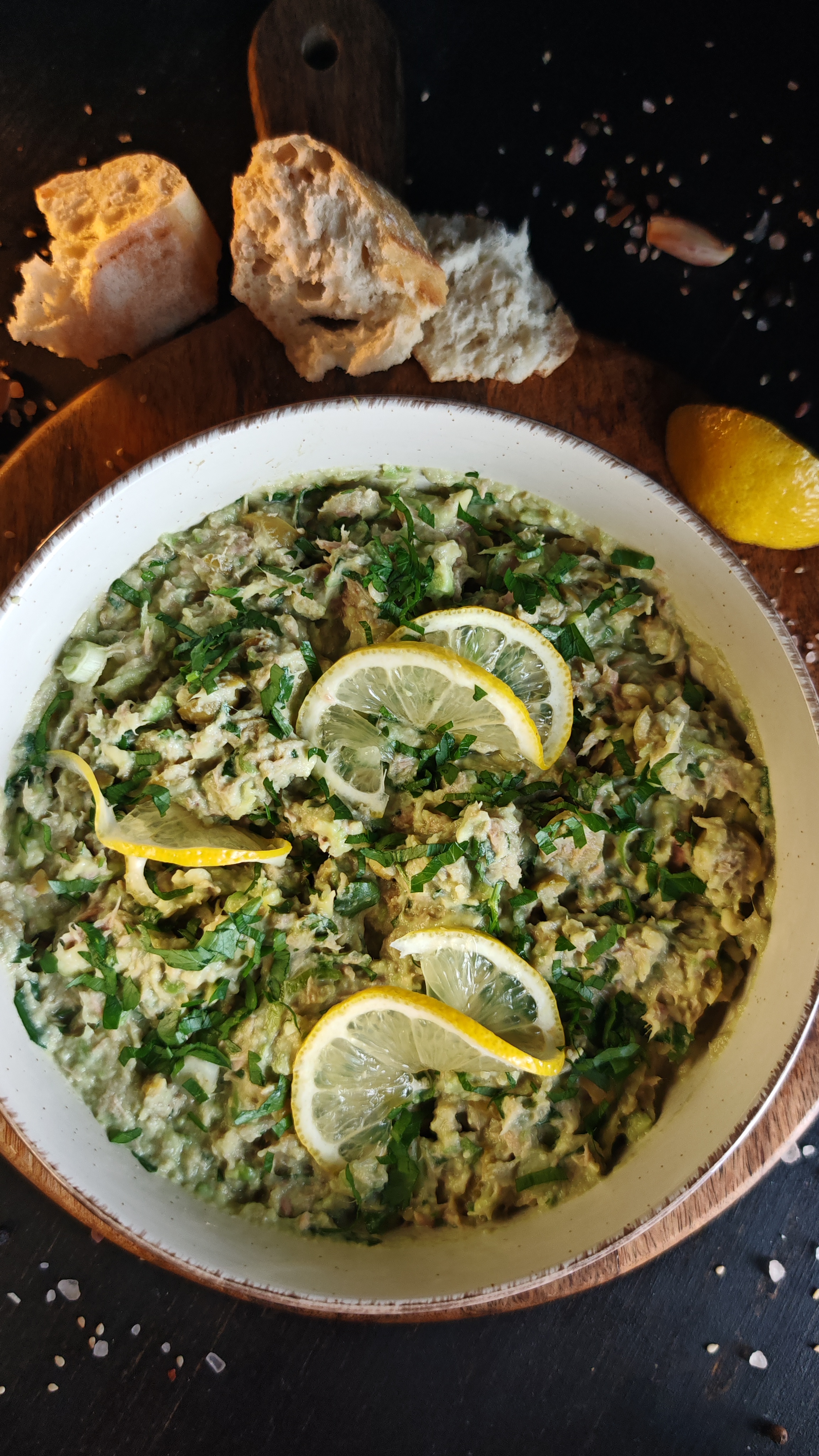 Salată cu ton și avocado - Rețeta rapidă și delicioasă