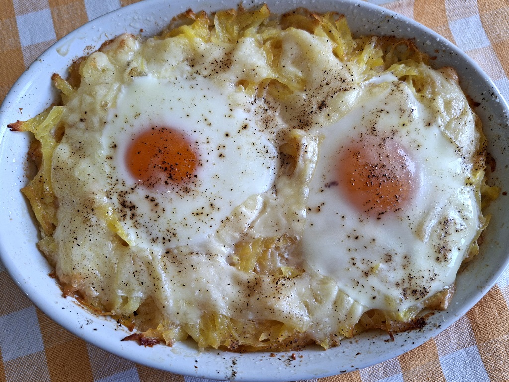 Cartofi cu brânză și ouă - Rețeta gustoasă la cuptor