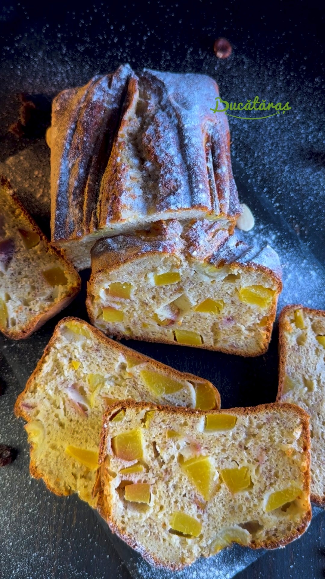 Chec cu banane și nectarine - Deliciu aromat și fraged