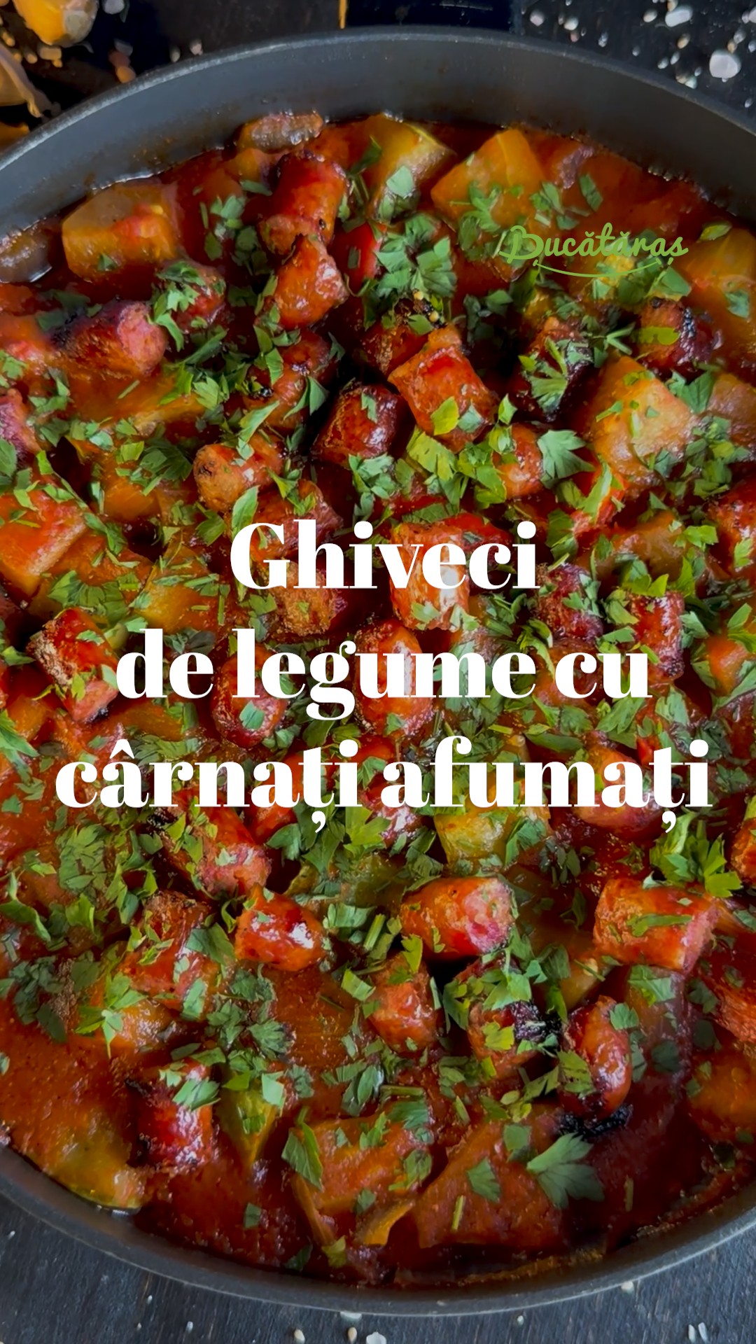 Ghiveci de legume cu cârnați afumați - Rețeta savuroasă de toamnă
