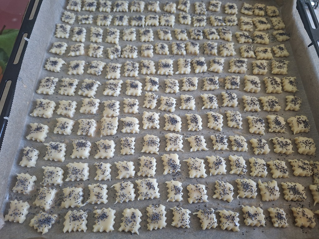 Crackers cu mac - Rețeta gustoasă de casă