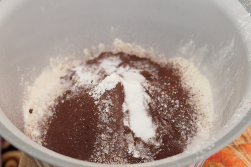 Prajitura cu mango si pralina cu alune de padure - Reteta delicioasa de casa