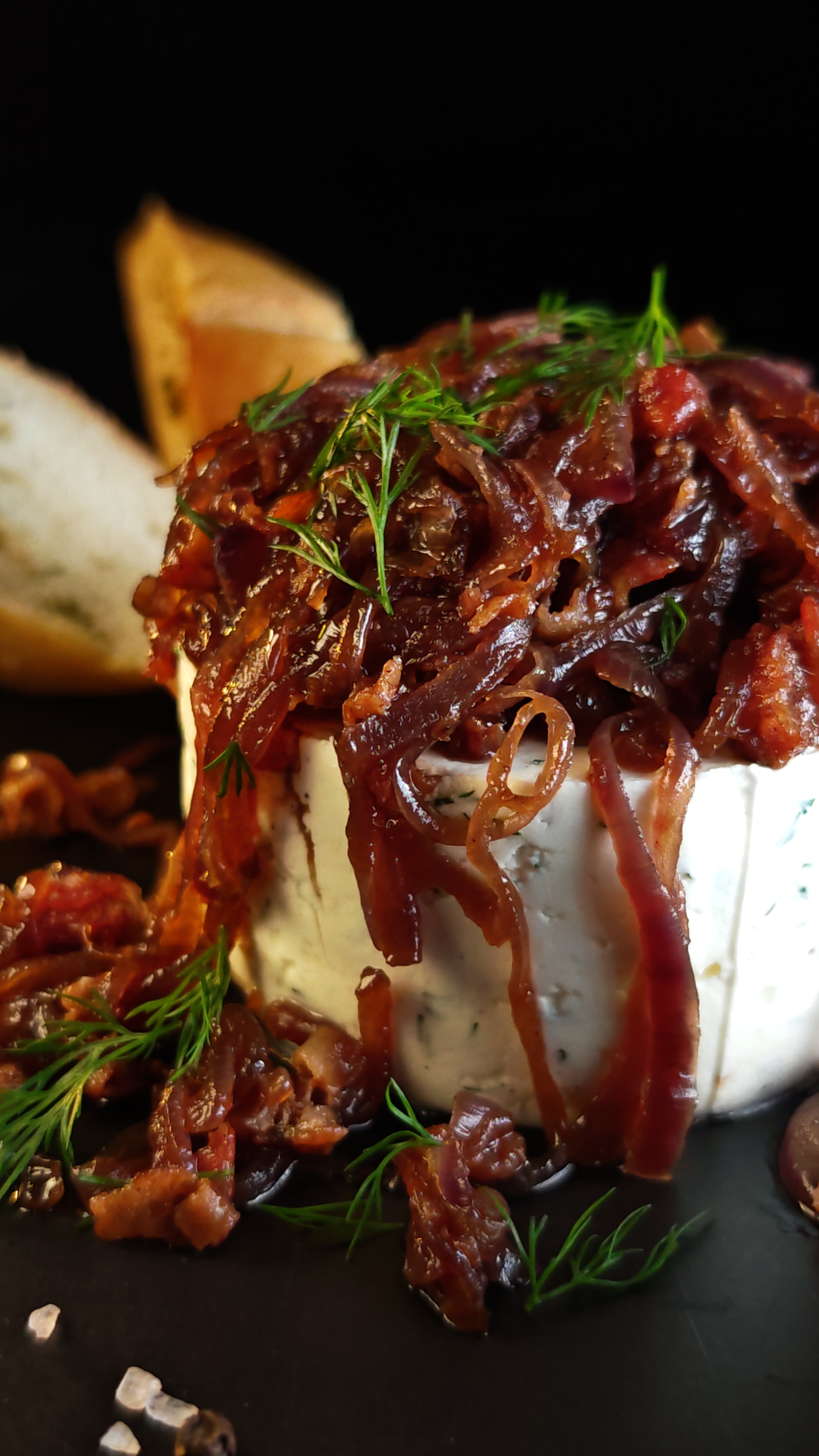 Cremă de brânză cu marar și dulceață de ceapă cu bacon - Explozie de gusturi și arome