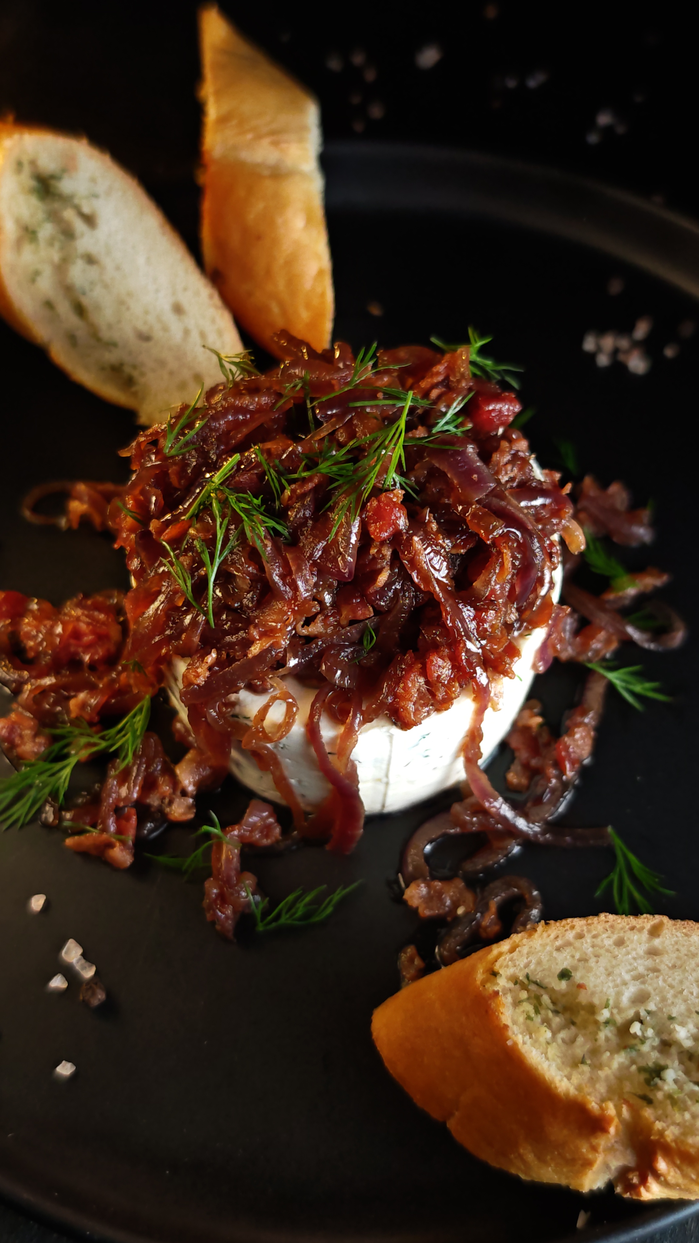 Cremă de brânză cu marar și dulceață de ceapă cu bacon - Explozie de gusturi și arome